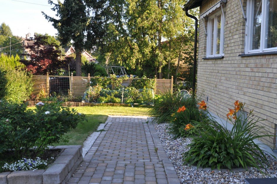 Från sandöken till levande tomt med ljus & sten - Stenbolaget