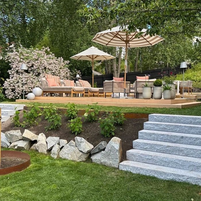 Granit möter grönt - Granittrapporna förvandlade trädgården - Stenbolaget