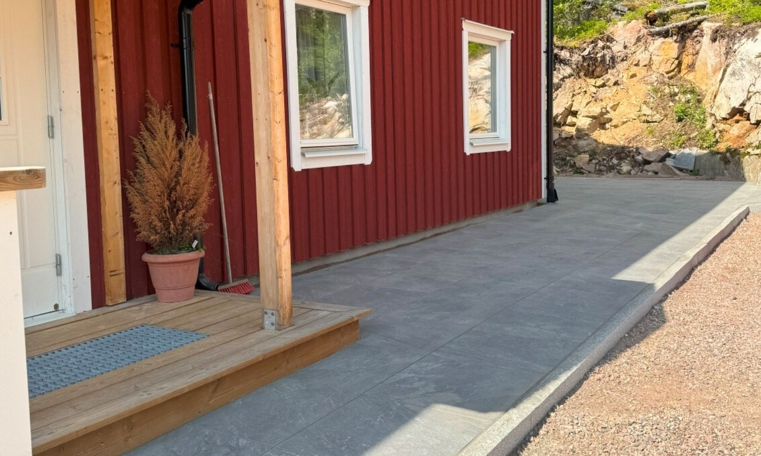 Uteplats i granitkeramik