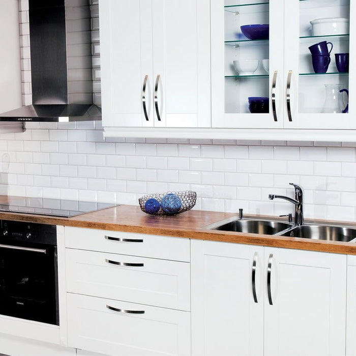 Kakel i kök med vitt och svart - Stenbolaget