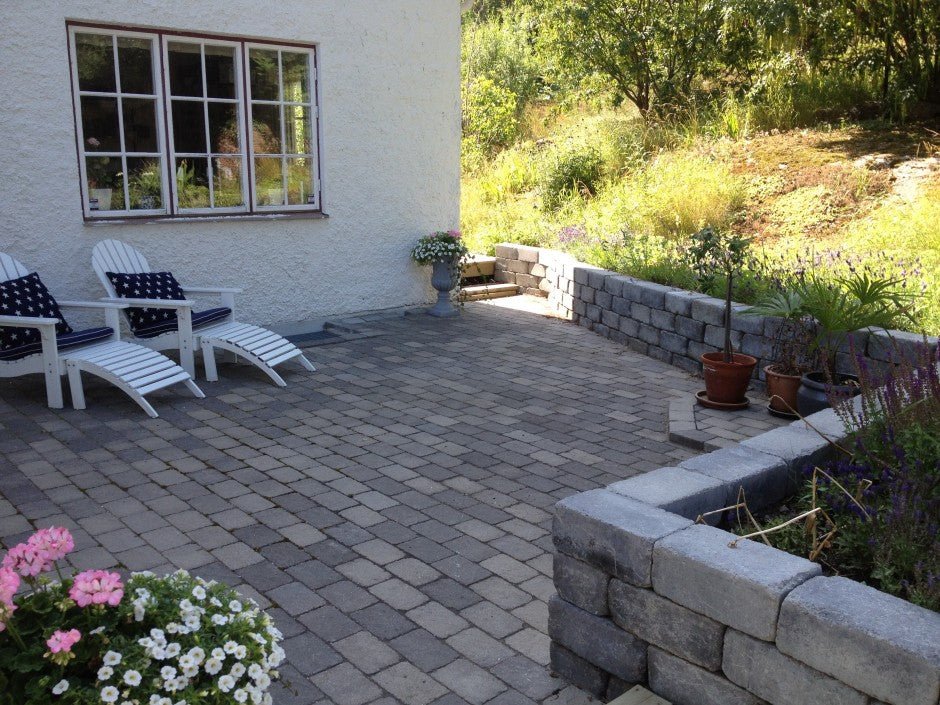 Medelhavsinspirerad uteplats i sten - Stenbolaget