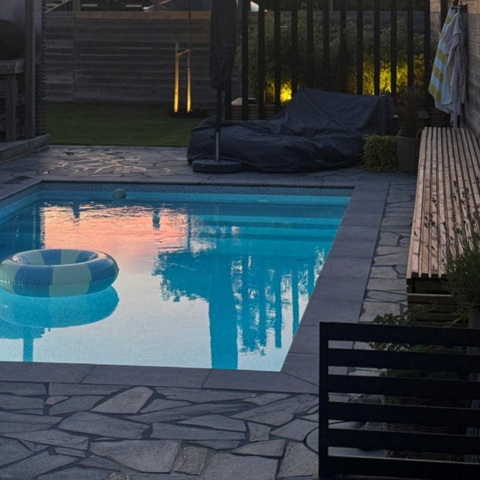 Sten till poolmiljö som lyfter  uteplatsen - Stenbolaget