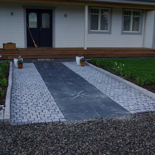 Stenläggning framför entrén - Stenbolaget