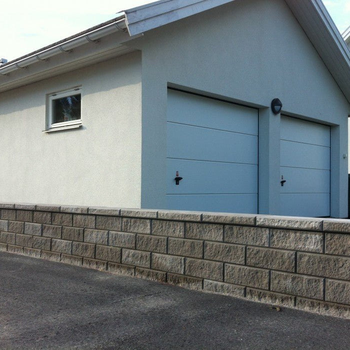 Stödmur och marksten på tomten - Stenbolaget