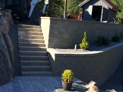 Stödmur på Skogstomt - Stenbolaget