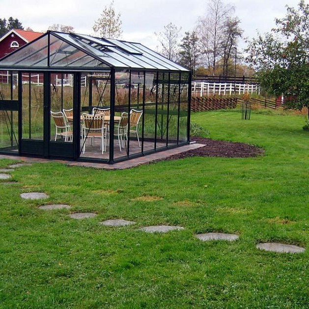 Växthus med marksten i trädgården - Stenbolaget