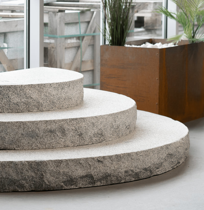 Entrétrappa Bergama Granit Grå Rund 1100x550x150 - Stenbolaget