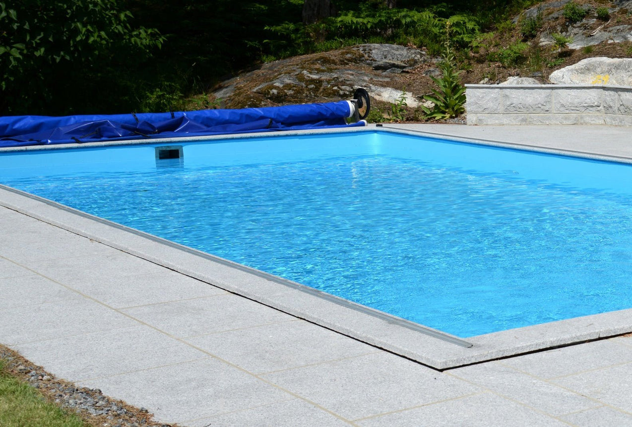 Poolsten Bergama Granit Rak Grå 600x300 - Stenbolaget