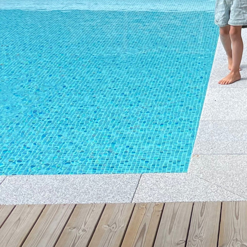 Poolsten Bergama Granit Rak Grå 600x300 - Stenbolaget