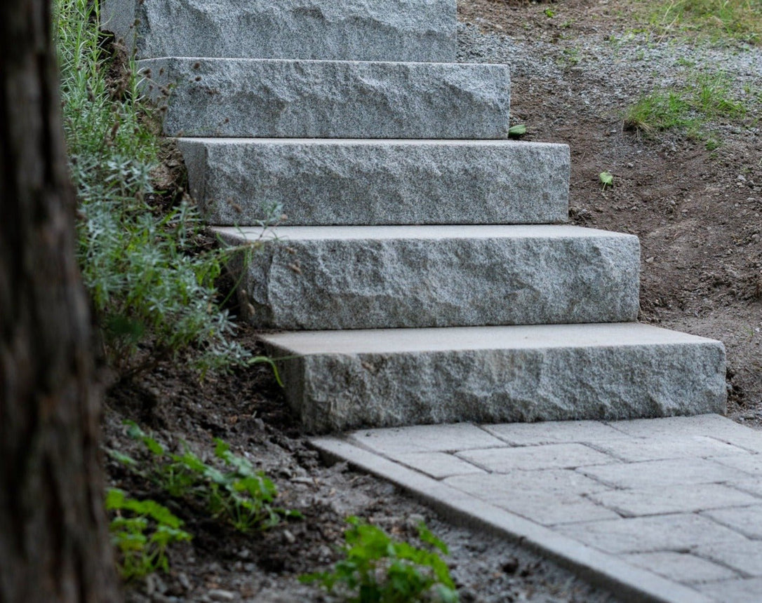 Stentrappa Bergama Granit Premium Grå 700x350x150 - Stenbolaget