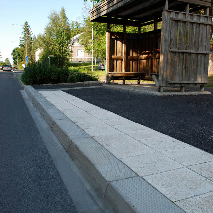Busshållplatskantstöd Rak 1000x400x320 | Stenbolaget.