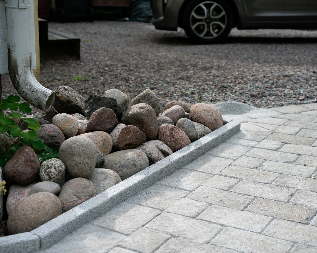 Trädgårdskantsten Bergama Granit XL Modern Grå