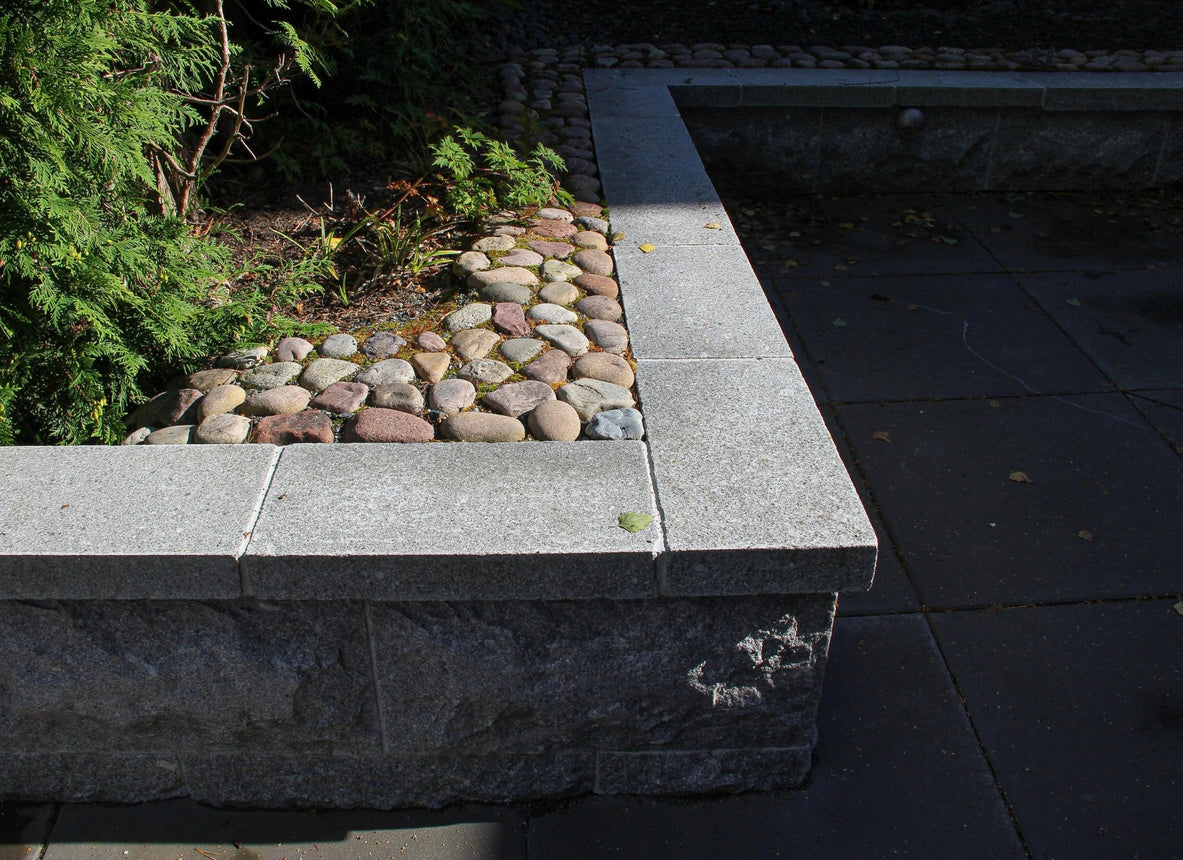 Avtäckning Bergama Granit Modern Grå 500x260x70 - Stenbolaget