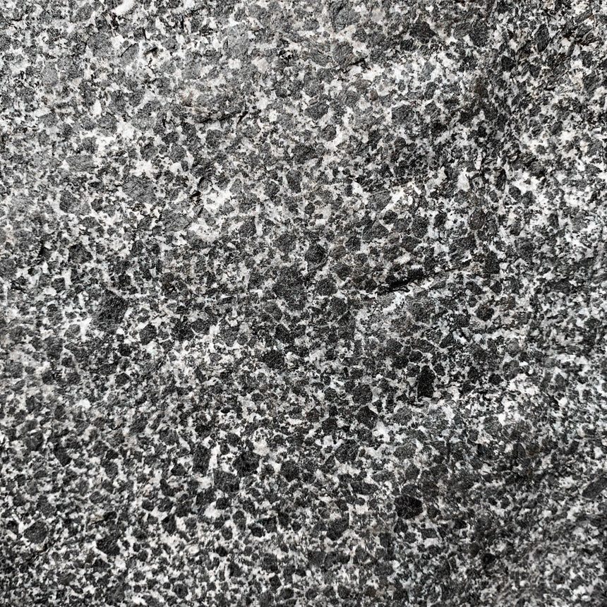 Bergama Granit Grafitgrå Råhuggen Materialprov - Stenbolaget
