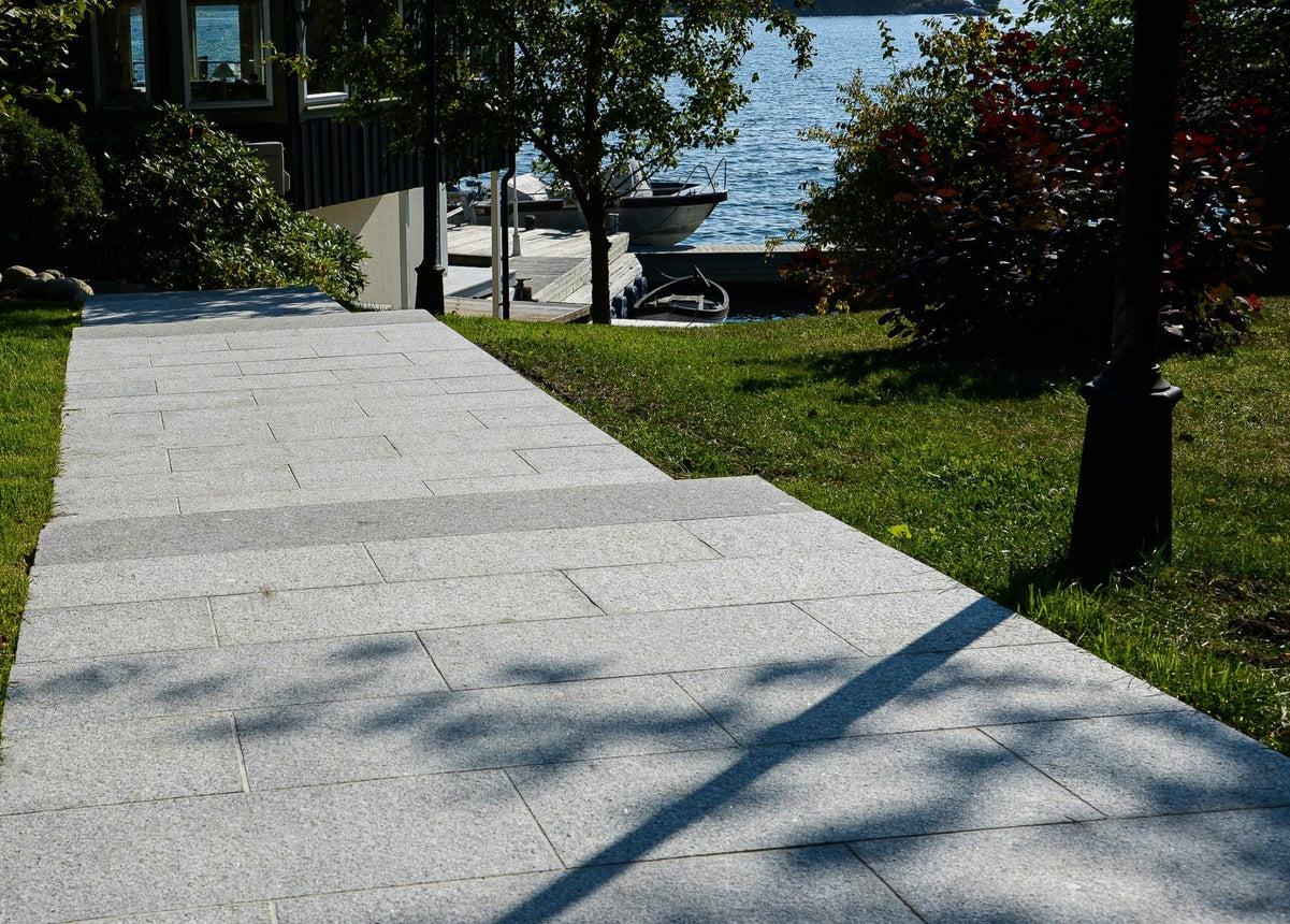 Granithäll Bergama Grå 600x300x60 - Stenbolaget