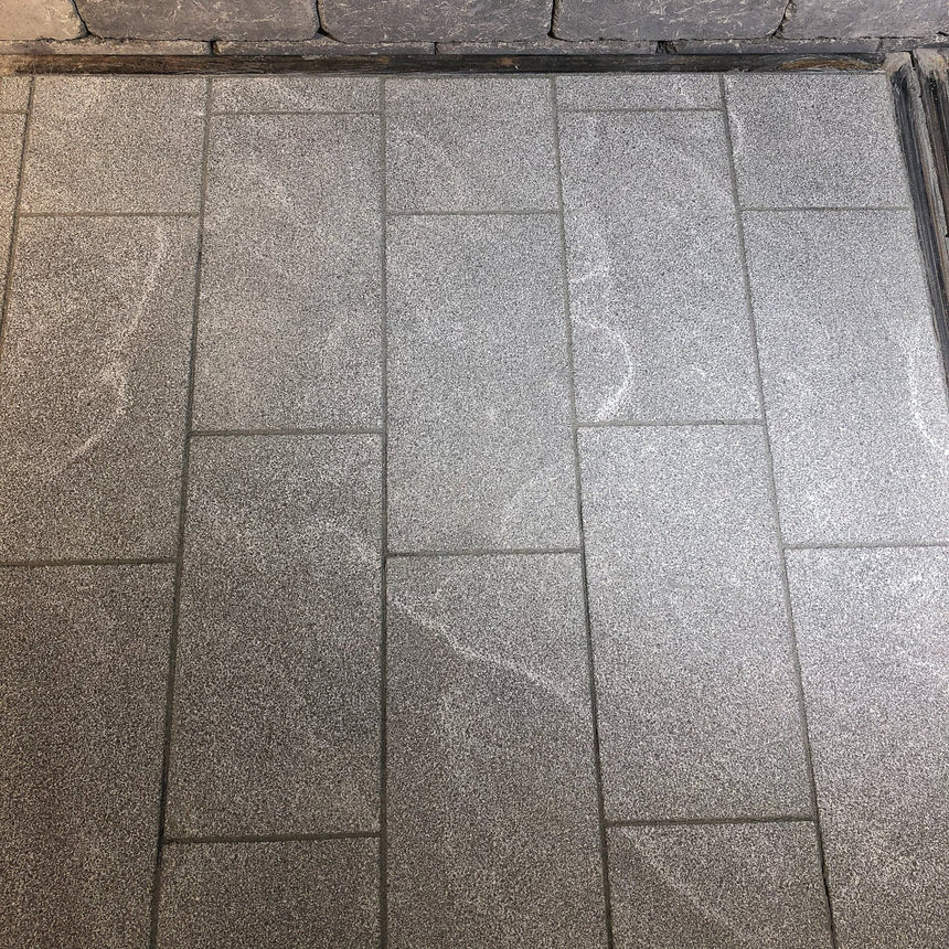 Granithäll Grafitgrå 600x300x30 - Stenbolaget