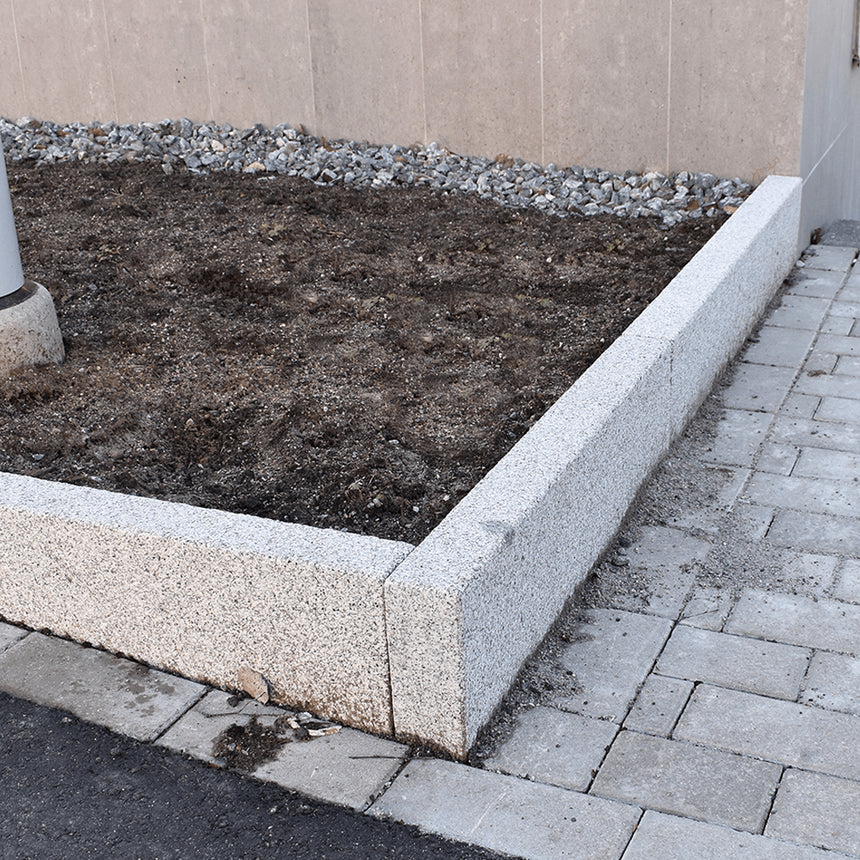 Granitkantsten Bergama GV1 Grå Rak Modern 700 - 1100 - Stenbolaget