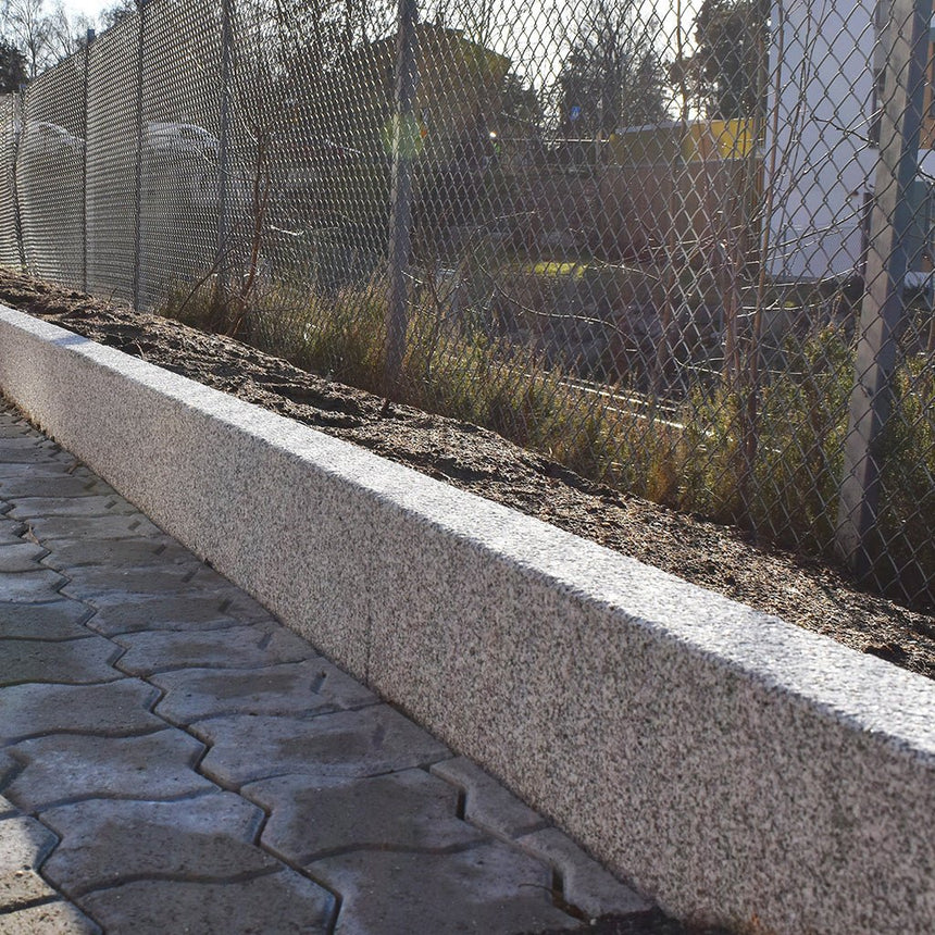 Granitkantsten Bergama GV4 Grå Rak Modern 700 - 1100 - Stenbolaget