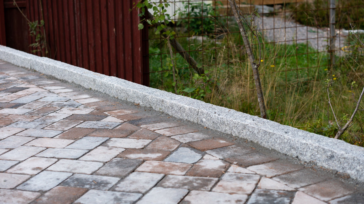 Granitkantsten Bergama RV6 Grå Rak 700 - 1100 - Stenbolaget