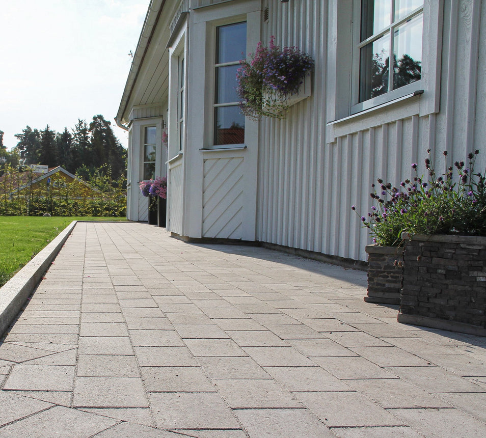 Granitkantsten Bergama RV6 Grå Rak Modern 700 - 1100 - Stenbolaget