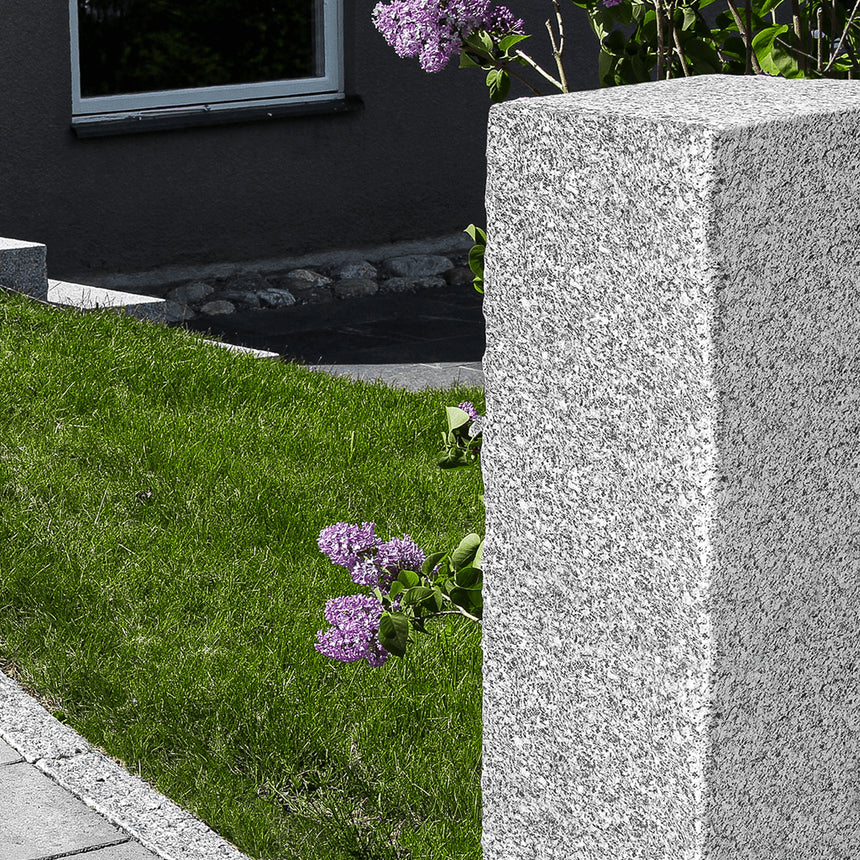 Granitstolpe Bergama Grå Modern - Stenbolaget