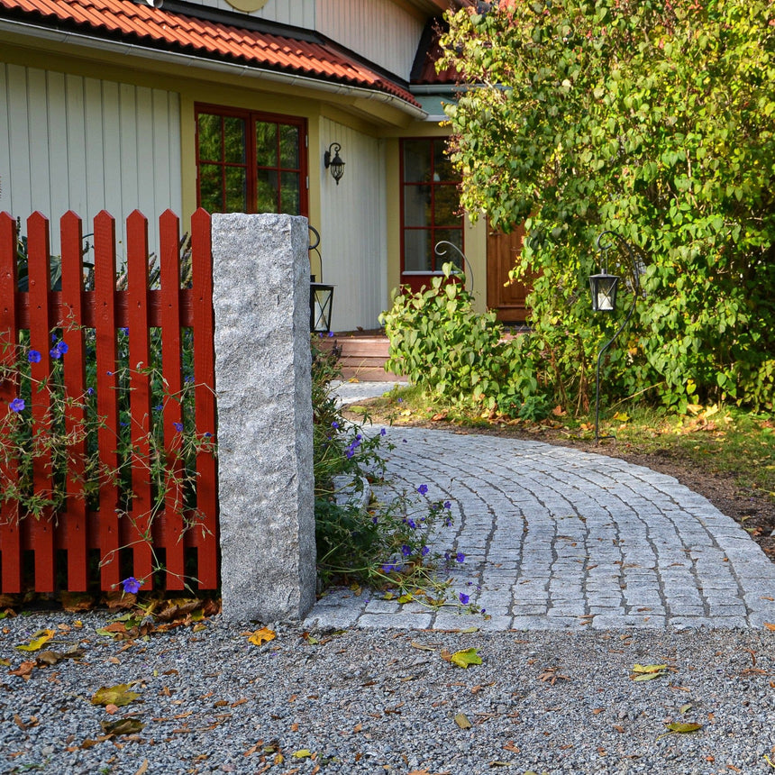 Granitstolpe Bergama Grå Rustik 1300x200x200 - Stenbolaget