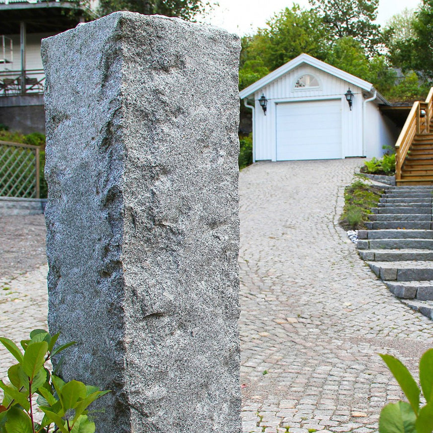 Granitstolpe Bergama Grå Rustik 1300x200x200 - Stenbolaget