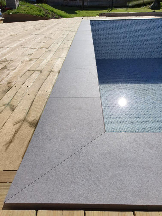 Poolkantsten Ecostone Dark Limegrey Hörn - Stenbolaget