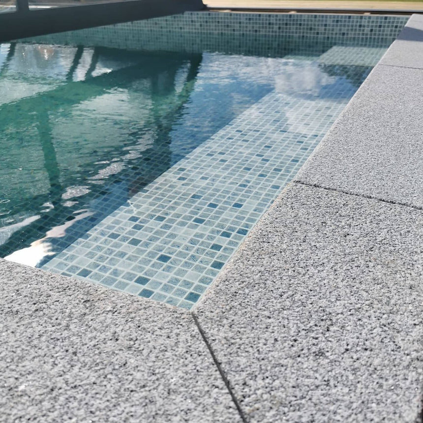 Poolsten Bergama Granit Hörn Grå 500/500x300x30 - Stenbolaget