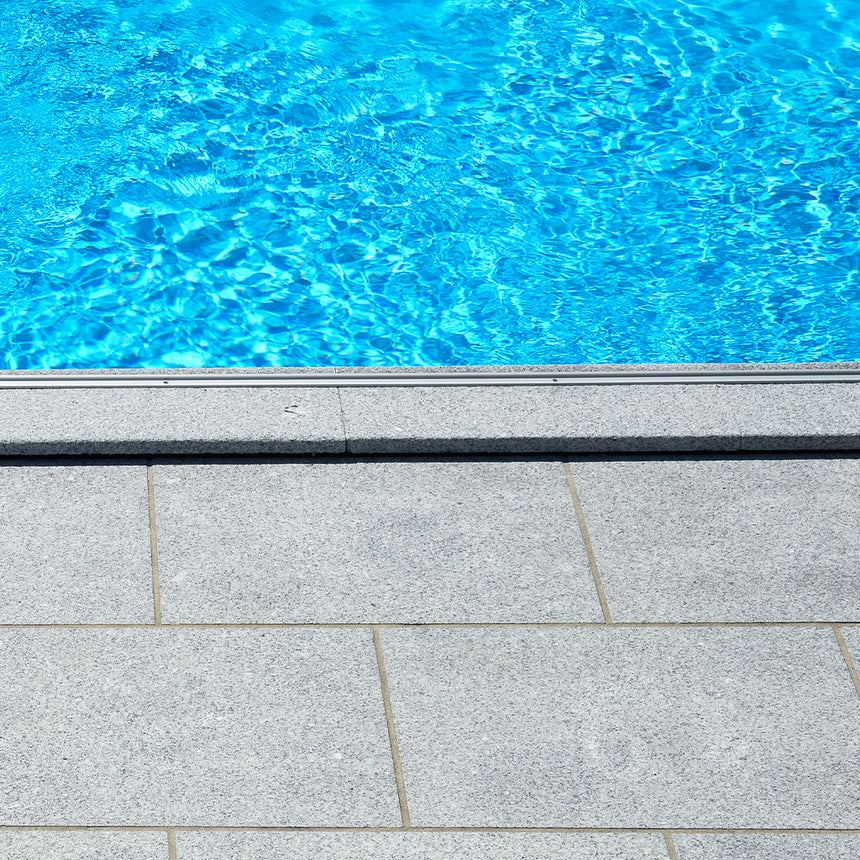 Poolsten Bergama Granit Rak Grå 600x300x30 - Stenbolaget