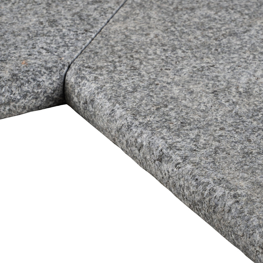 Poolsten Granit Hörn Grafitgrå 500/500x300x30 - Stenbolaget