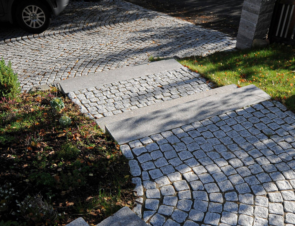 Smågatsten Bergama Granit Grå Tumlad 8/10 - Stenbolaget