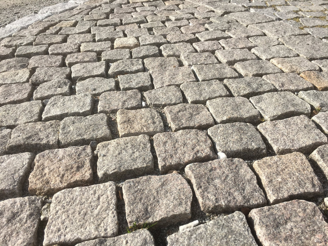 Smågatsten Bohus Grå Råhuggen 8/11 Säck ~6,5m2 - Stenbolaget