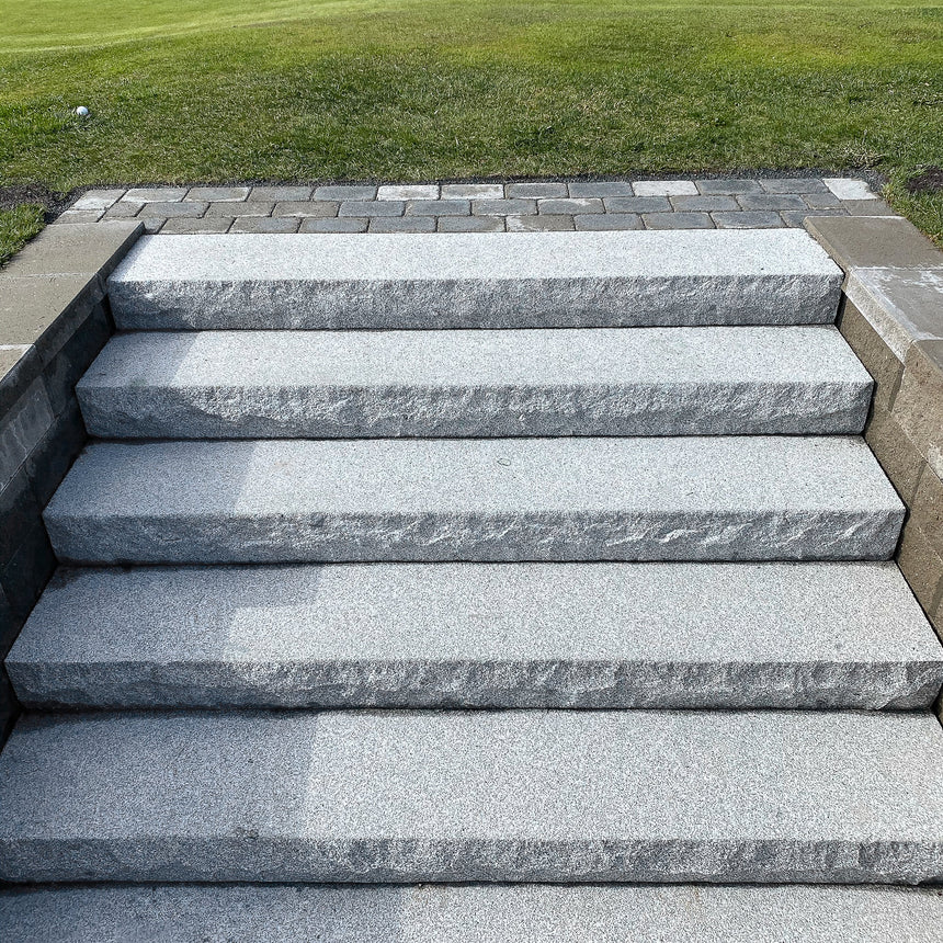 Stentrappa Bergama Granit Premium Grå 1000x350x150 - Stenbolaget
