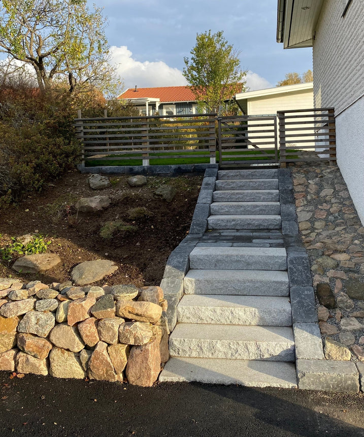 Stentrappa Bergama Granit Premium Grå 1000x350x150 - Stenbolaget