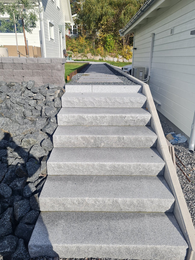 Stentrappa Bergama Granit Premium Grå 1200x350x150 - Stenbolaget