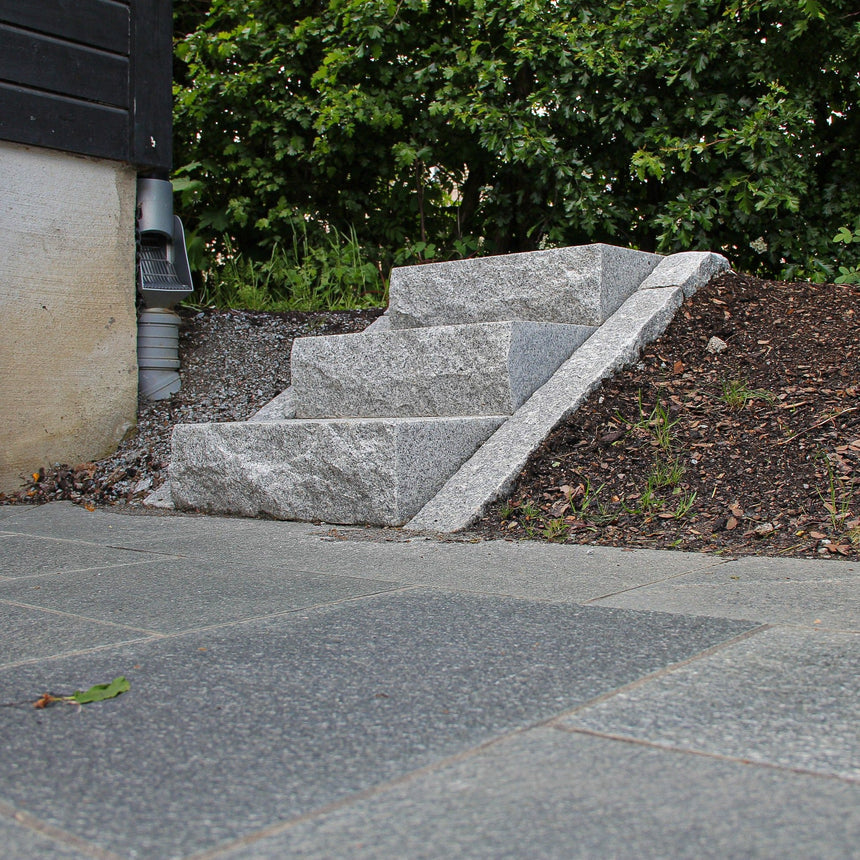 Stentrappa Bergama Granit Premium Grå 500x350x150 - Stenbolaget