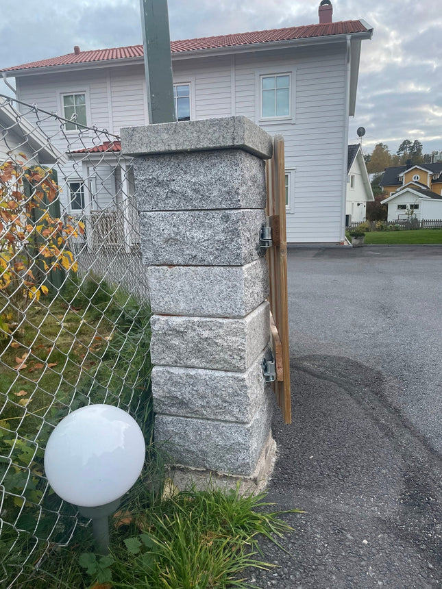 Stolpelement Bergama Granit Grå Rustik 300x300x150 - Stenbolaget