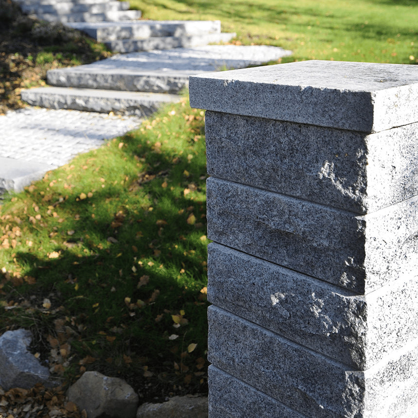 Stolpelement Bergama Granit Grå Rustik 300x300x150 - Stenbolaget