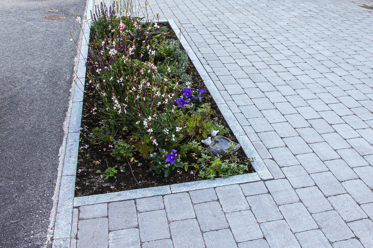 Trädgårdskantsten Bergama Granit Mini Modern Grå - Stenbolaget