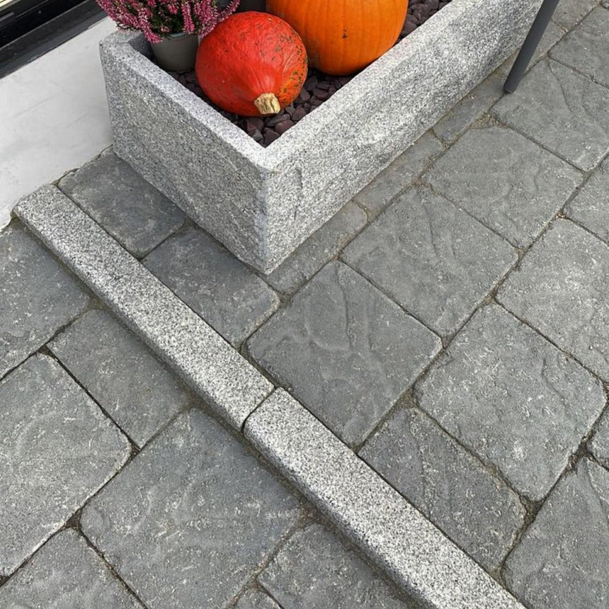 Trädgårdskantsten Bergama Granit Mini Modern Grå - Stenbolaget