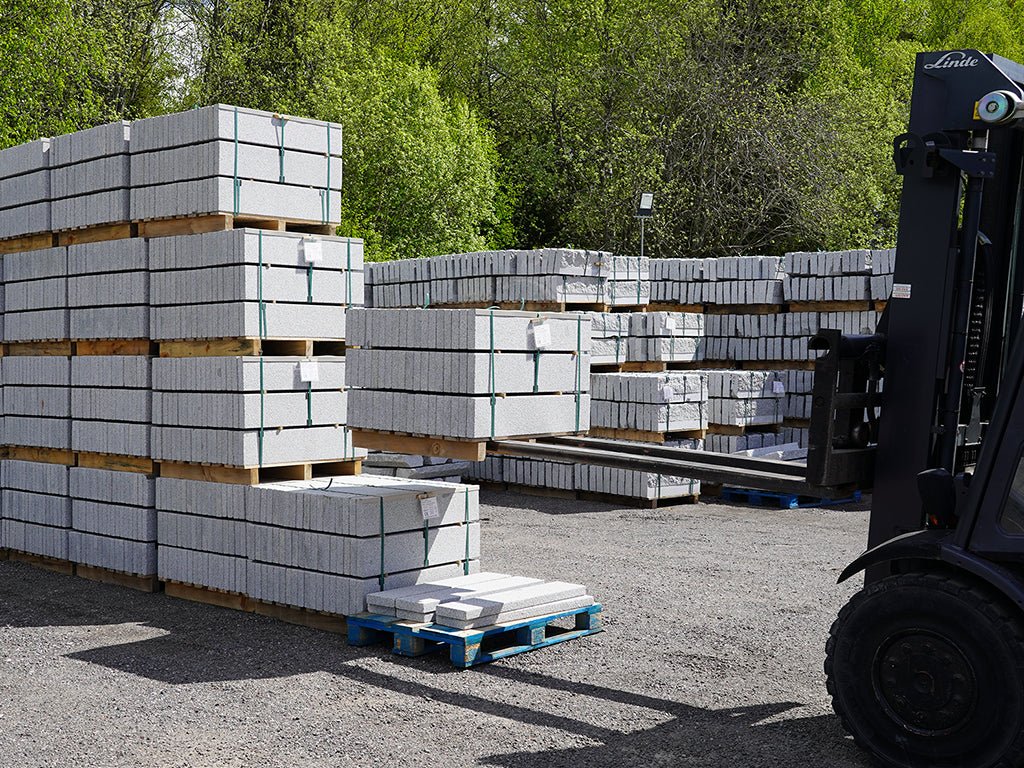 Trädgårdskantsten Bergama Granit XL Modern Grå - Stenbolaget